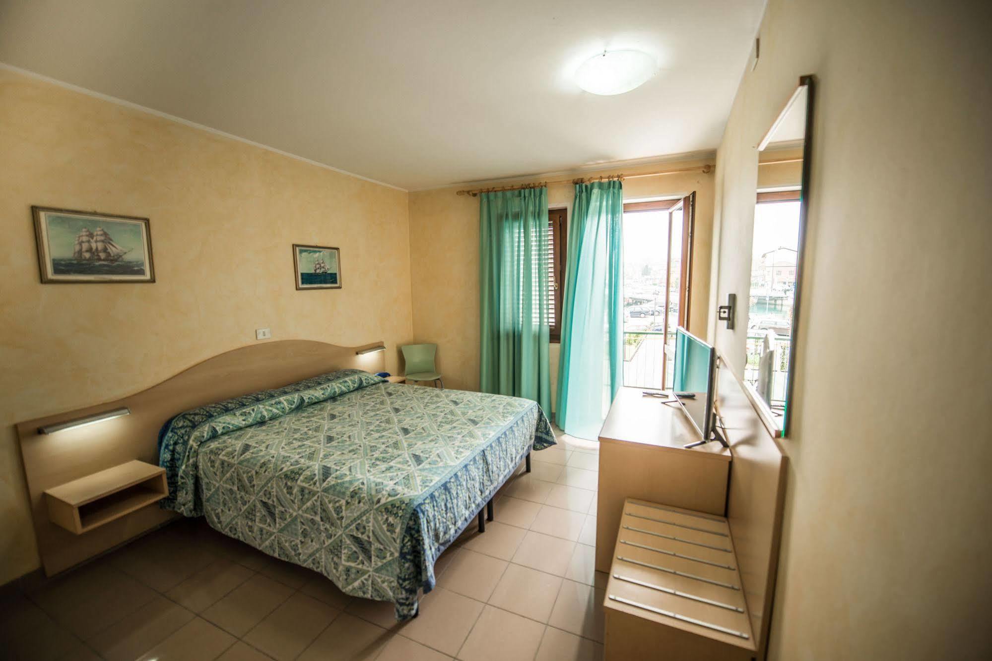 Hotel Johnson Peschiera del Garda Dış mekan fotoğraf