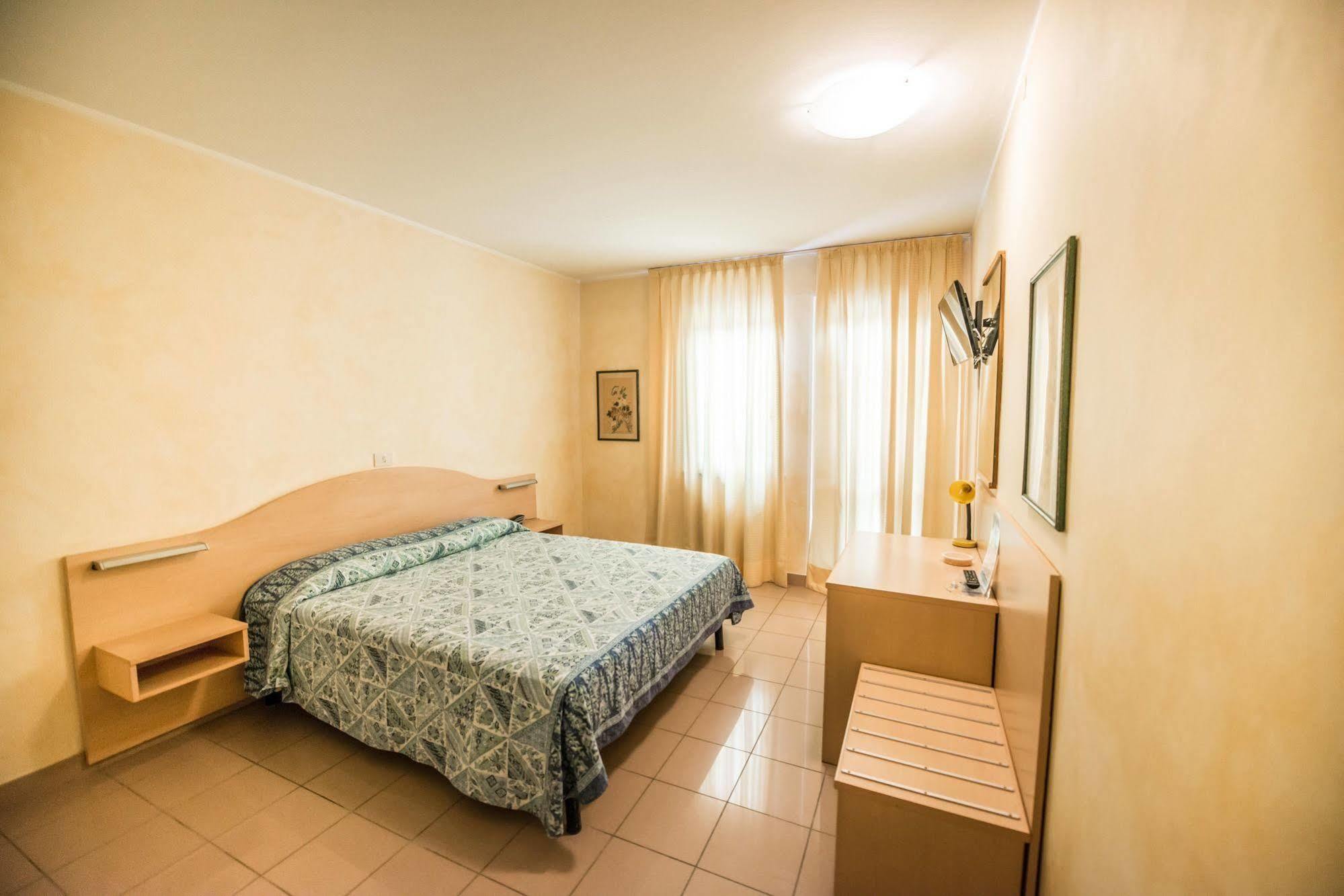 Hotel Johnson Peschiera del Garda Dış mekan fotoğraf