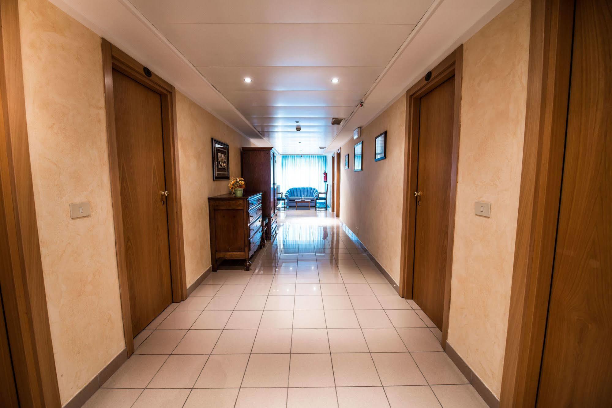 Hotel Johnson Peschiera del Garda Dış mekan fotoğraf